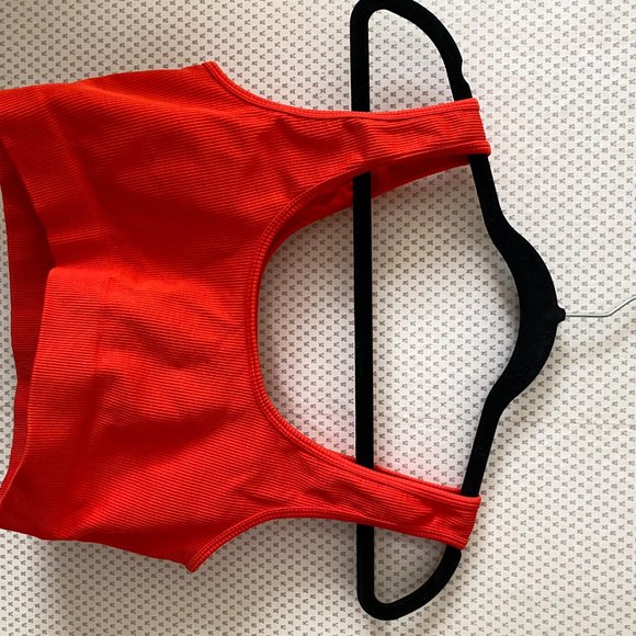 ribbed fabletics sports bra/crop top - Picture 3 of 5